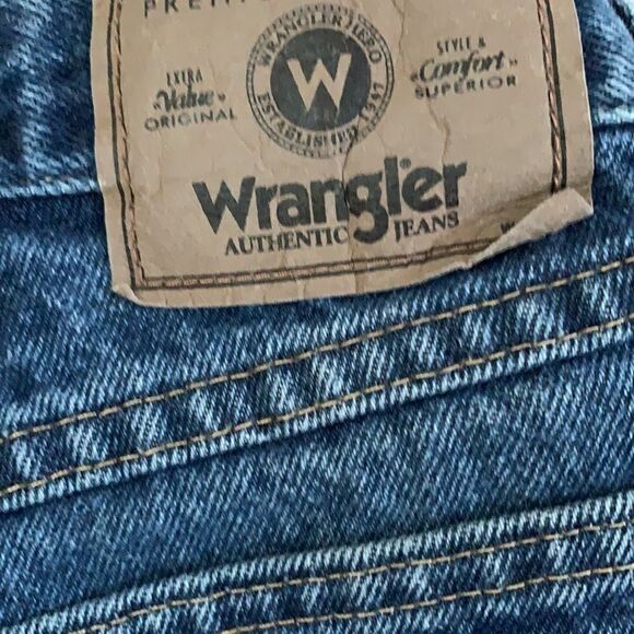 WRANGLER DENIM SKIRT W/ FRAYED HEM - Picture 3 of 6